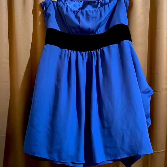 Outback Red short no sleeve dress - Picture 2 of 2